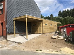 Realisatie houten carport met plat dak
