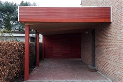 Cederhouten carport aan woning