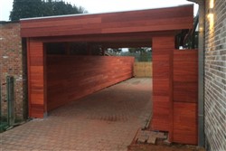 Cederhouten carport met plat dak