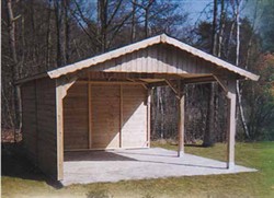 Houten carport met zadeldak