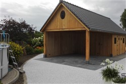 Vooraanzicht tuinhuis hoevestijl
