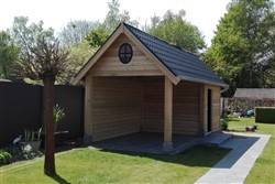 Tuinhuis hoevestijl met ovaal venster