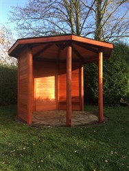 Klein houten prieeltje