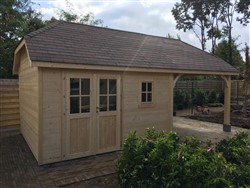 Tuinhuis in hoevestijl met zithoek
