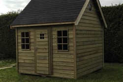 Klein houten tuinhuis in hoevestijl