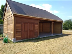 Tuinhuis in hoevestijl met zadeldak