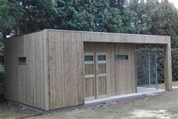 Tuinhuis met vaste hondenkennel
