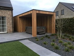 Houten opbergplaats met zithoek