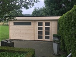 Stijlvol tuinhuis met plat dak
