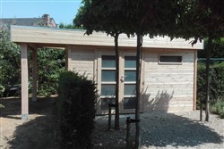 Houten tuinhuis met plat dak